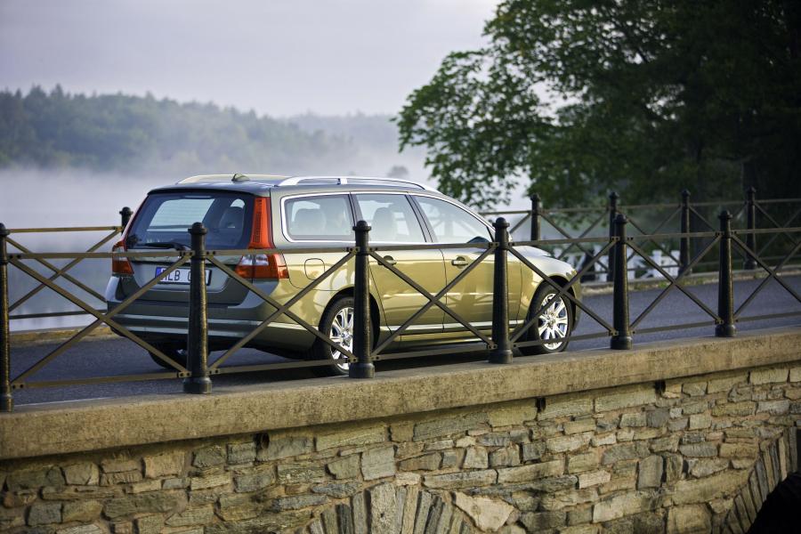  Volvo V70 2010 года  (фото 52 из 62)